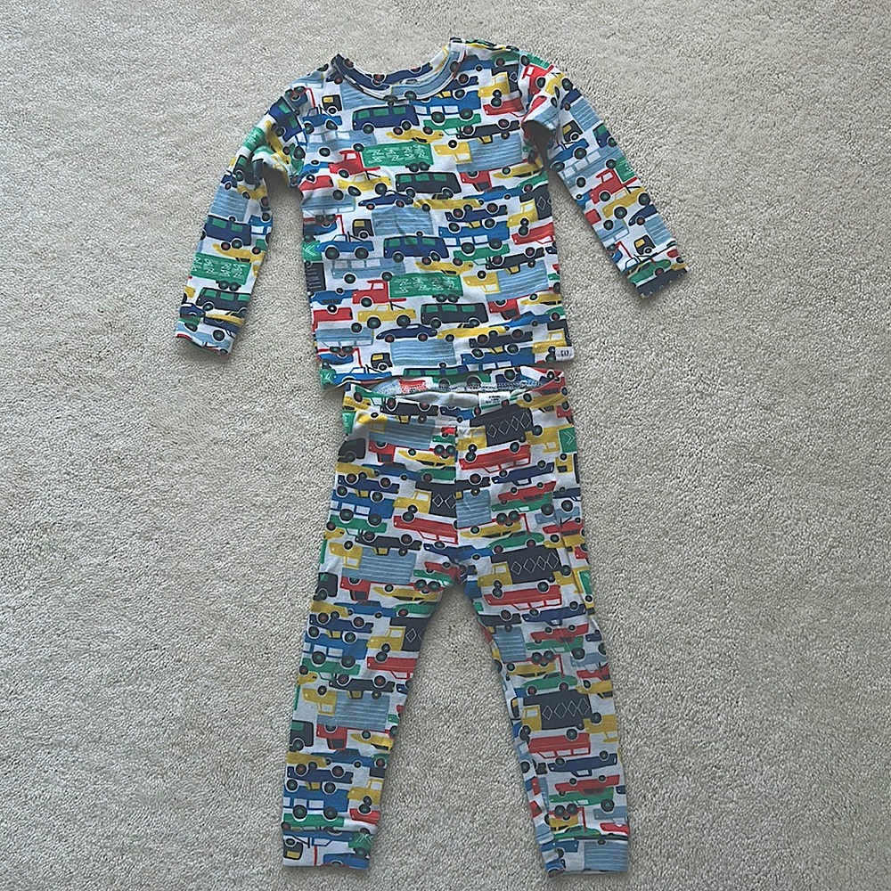 Gap Toddler 2T cars and trucks long sleeve PJ set